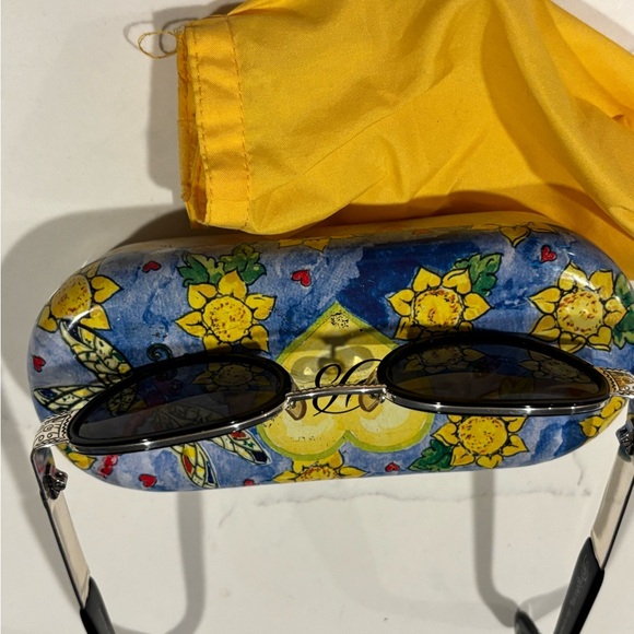 Brighton, Vintage, 90s, Oval black Sunglasses with ornate silver brocade/case - Picture 6 of 8